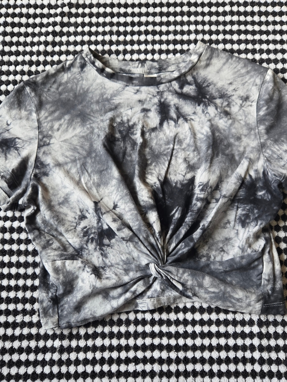 Tie-Dye Knot Front Crop Tee - Black & Gray